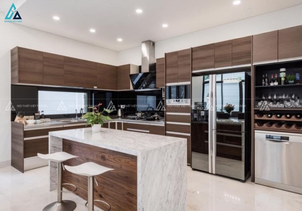 Tủ bếp mdf sang trọng kết hợp bàn đảo đá vân mây đẳng cấp