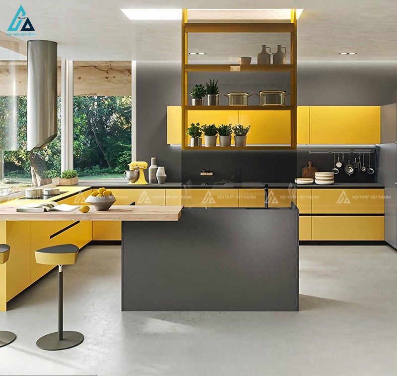 Mẫu tủ bếp mdf có bàn đảo kết hợp kệ trang trí độc đáo tiện nghi