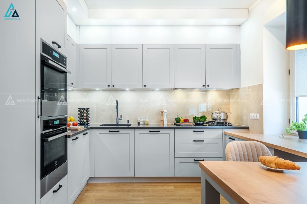 Tủ bếp mdf kiểu dáng tân cổ điển thanh lịch cho không gian bếp