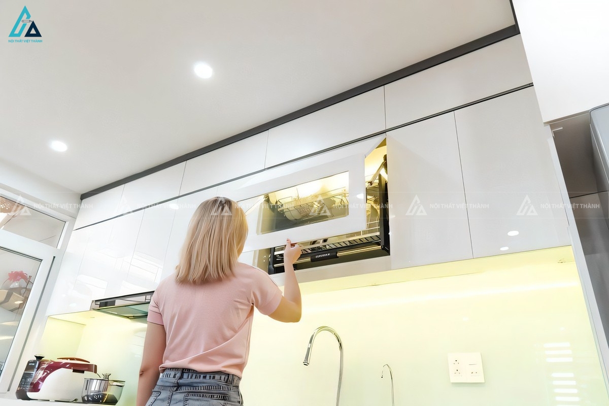 Mẫu tủ bếp acrylic chữ I sang trọng tối ưu không gian bếp 3