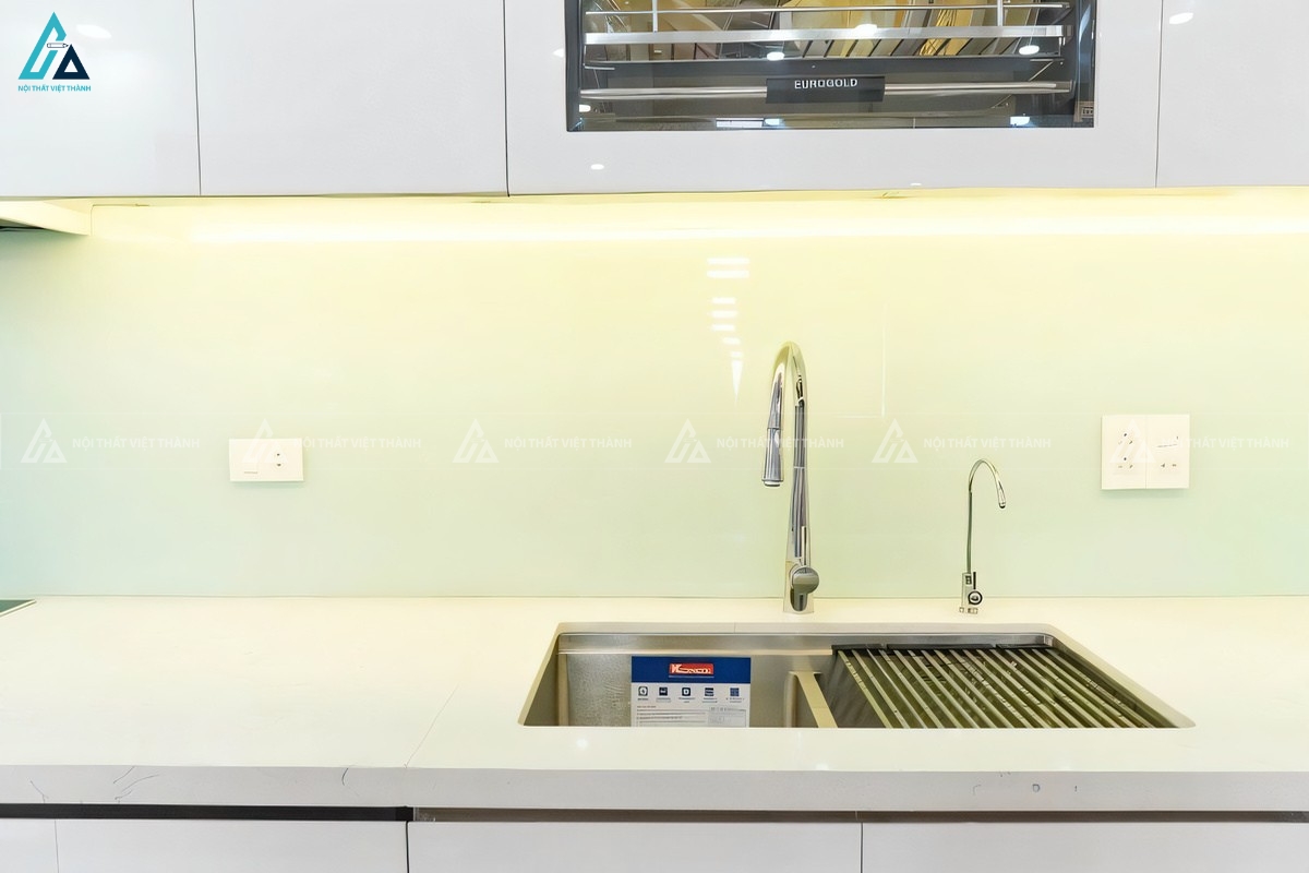 Mẫu tủ bếp acrylic chữ I sang trọng tối ưu không gian bếp 4