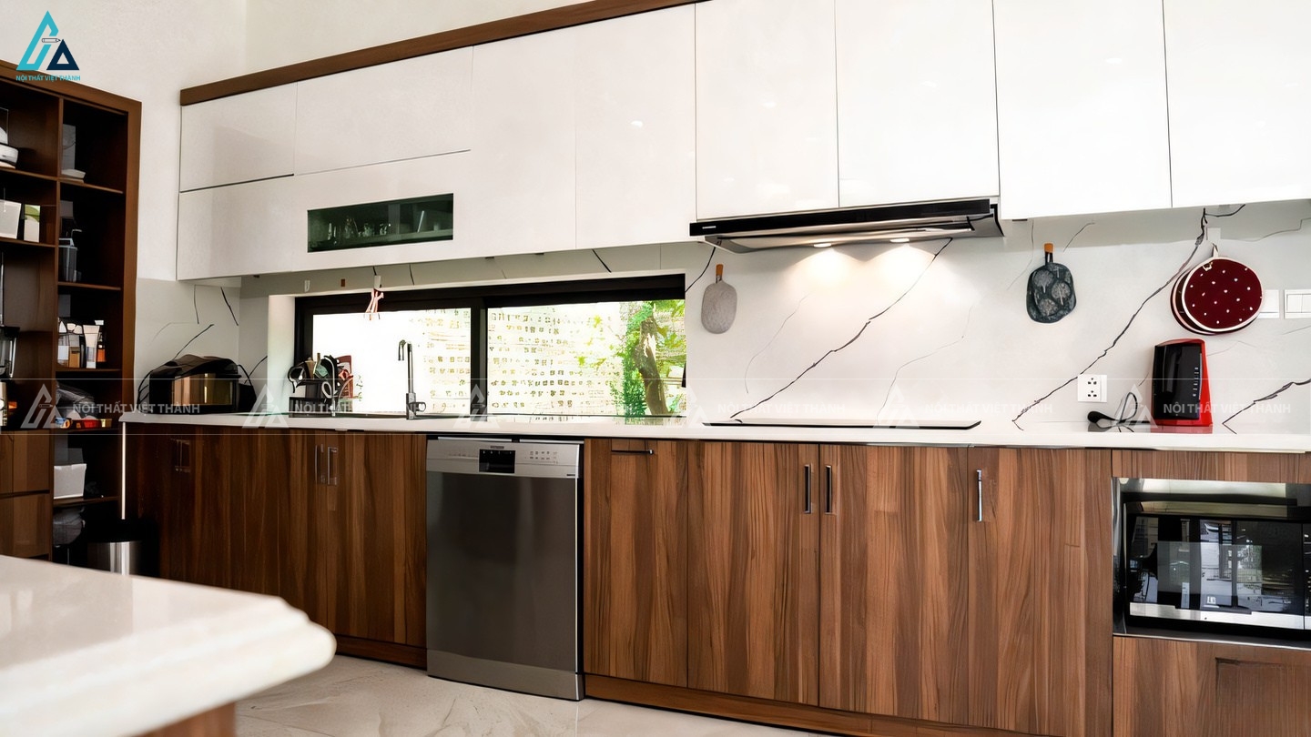 Mẫu tủ bếp phối bàn đảo đá vân mây sang trọng cho biệt thự nhà phố 2