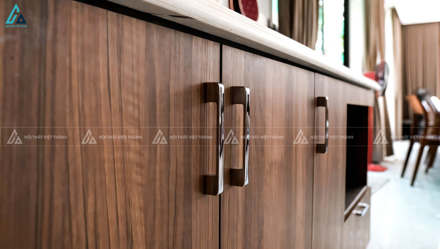 Mẫu tủ bếp phối bàn đảo đá vân mây sang trọng cho biệt thự nhà phố 5