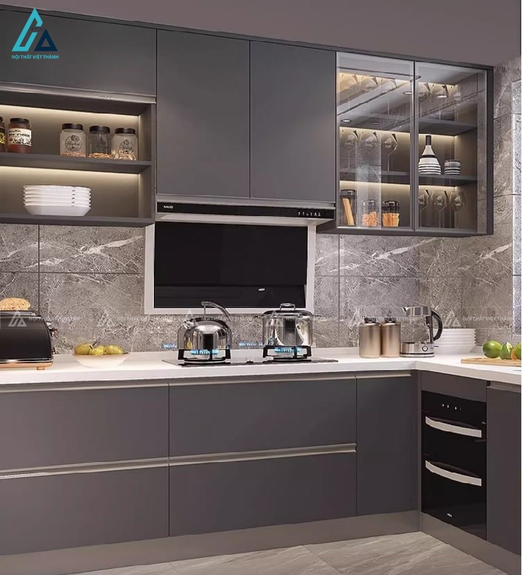 Tủ bếp gỗ công nghiệp cao cấp với kệ trang trí đèn led đẳng cấp 4