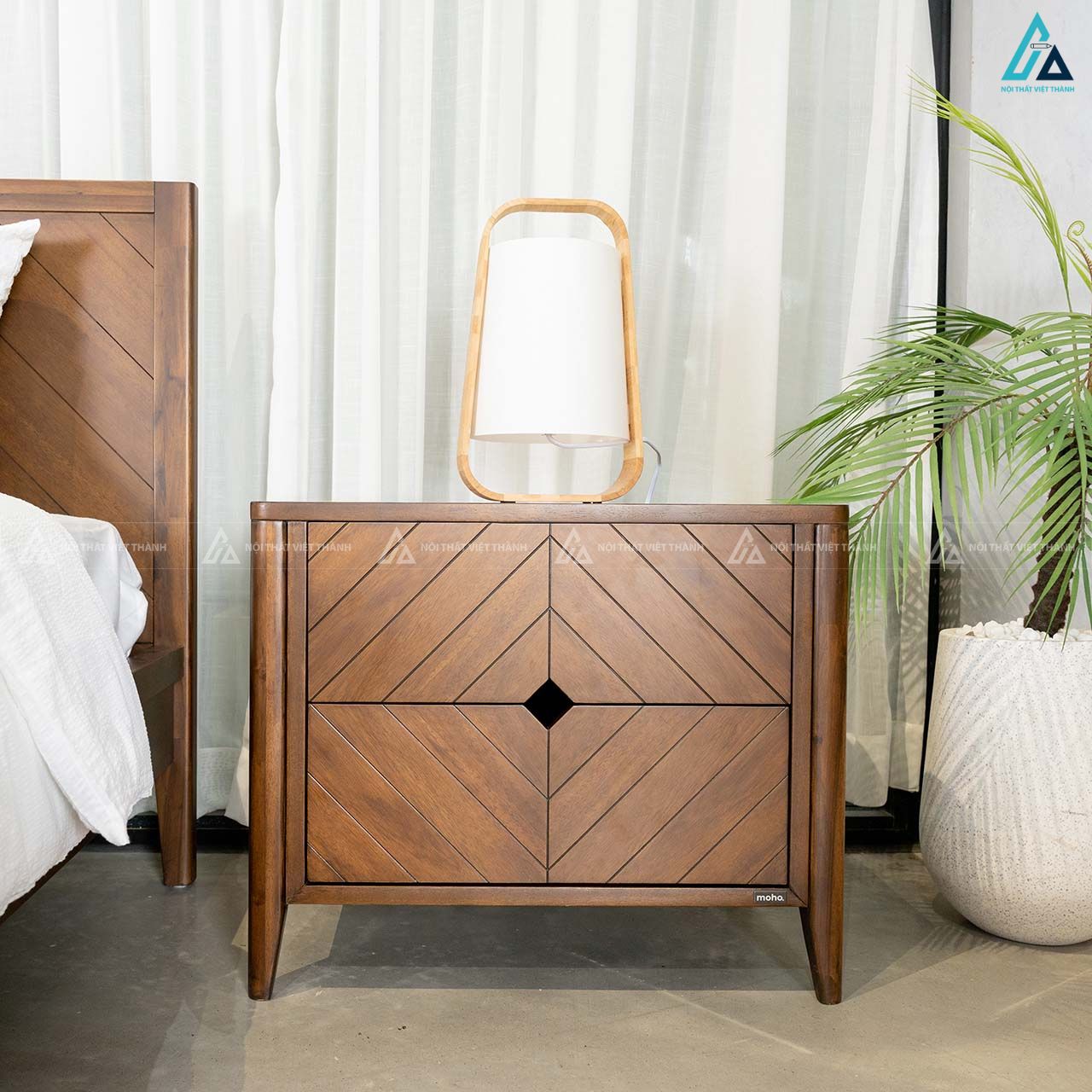 Tủ đầu giường 2 ngăn kéo thiết kế họa tiết đường chéo sang trọng 1