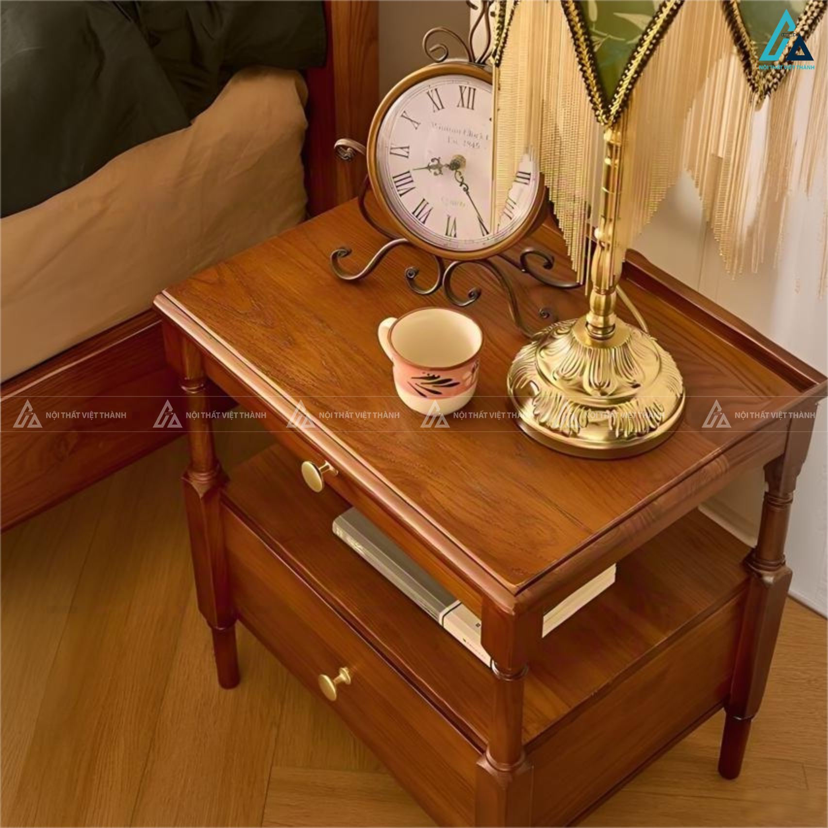 Tủ đầu giường gỗ cổ điển có ngăn kéo kết hợp kệ mở tiện lợi 2