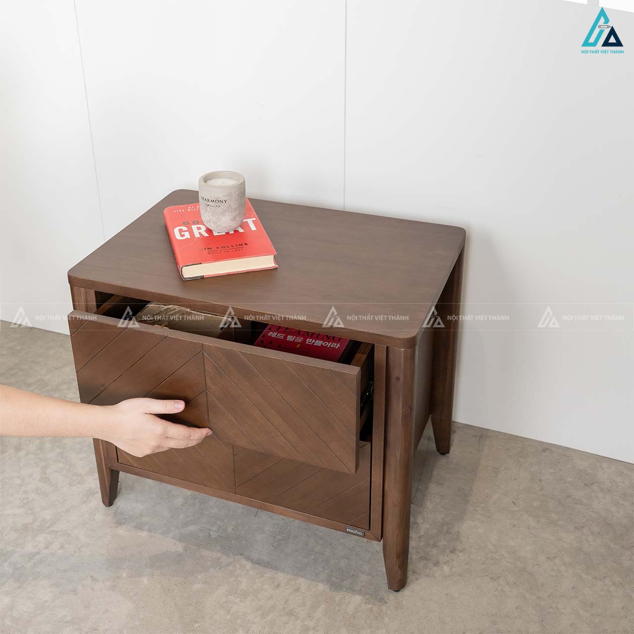 Tủ đầu giường 2 ngăn kéo thiết kế họa tiết đường chéo sang trọng 2