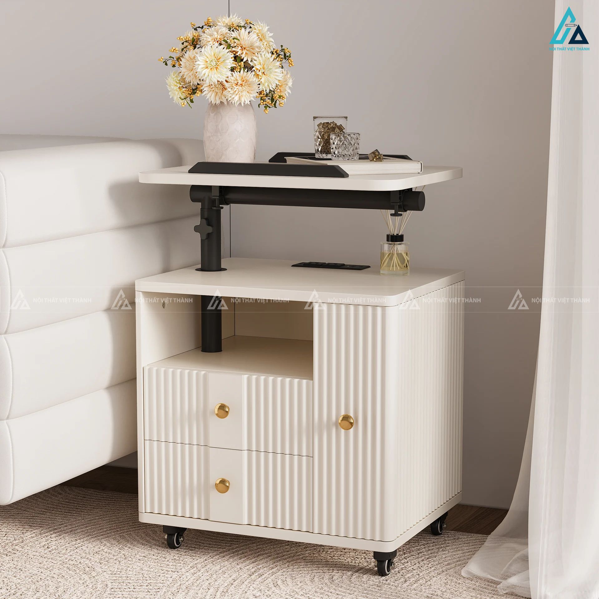 Tủ đầu giường thông minh có bàn nâng tiện lợi và ngăn tủ cánh mở