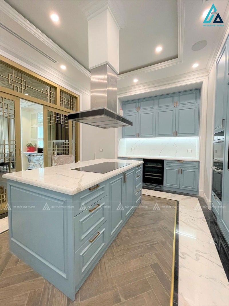 Mẫu tủ bếp mdf tân cổ điển màu xanh thanh lịch và quý phái 3