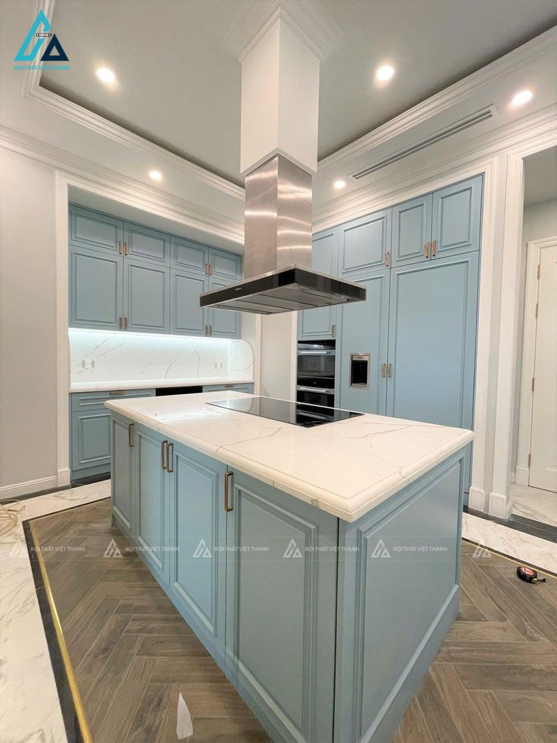 Mẫu tủ bếp mdf tân cổ điển màu xanh thanh lịch và quý phái 4