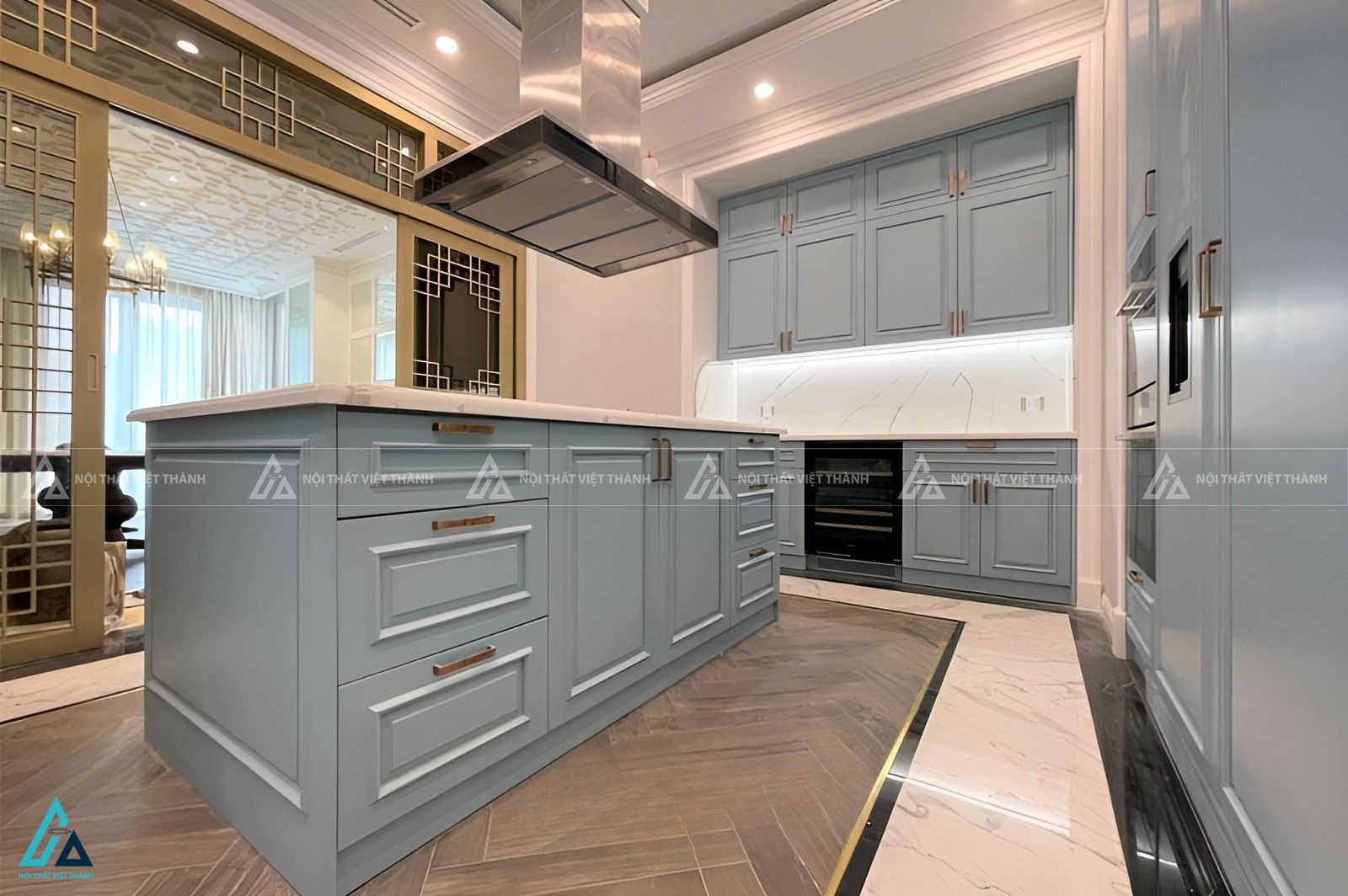 Mẫu tủ bếp mdf tân cổ điển màu xanh thanh lịch và quý phái 1