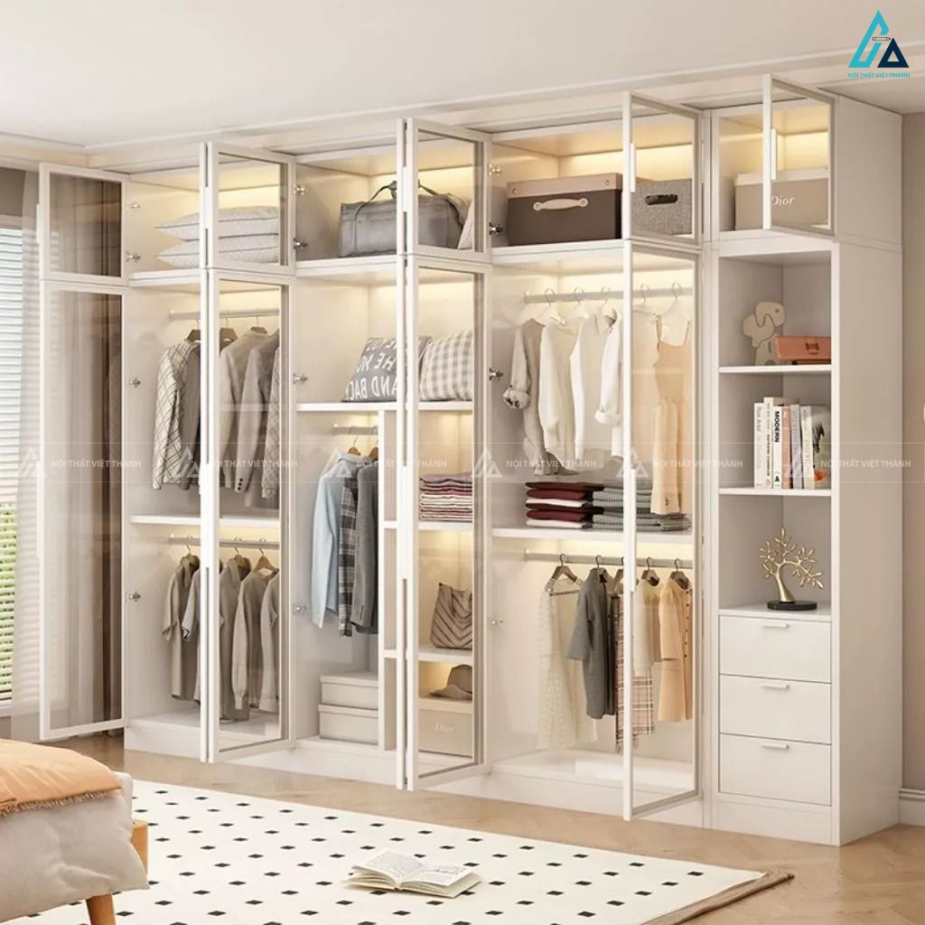 Tủ áo cánh kính khung trắng tinh tế kèm kệ trưng bày thông minh