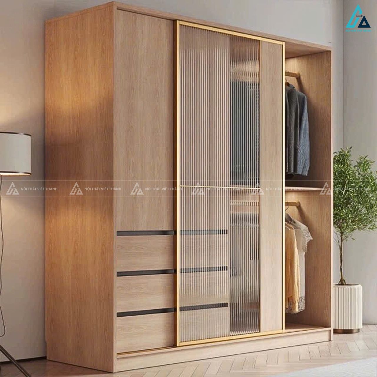 Tủ quần áo cánh kính viền vàng phối ngăn kéo gỗ tiện dụng thông minh