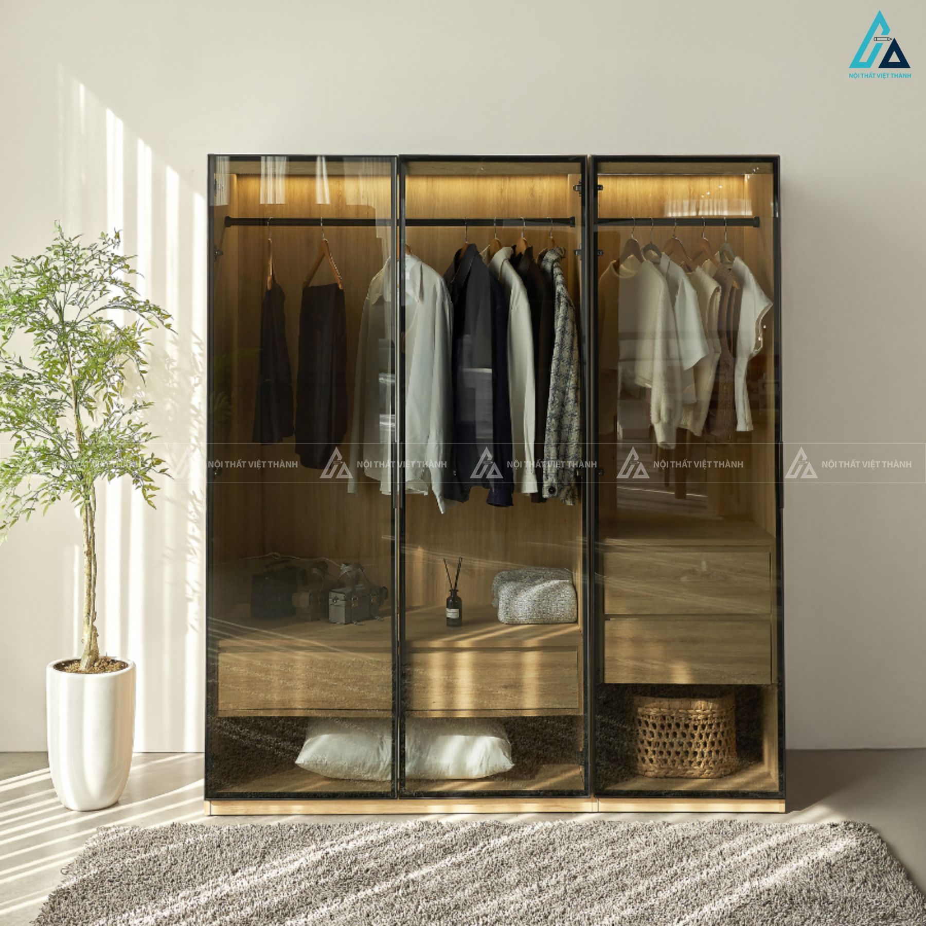 Tủ quần áo cánh kính thiết kế trong suốt cho phòng ngủ sang trọng 4