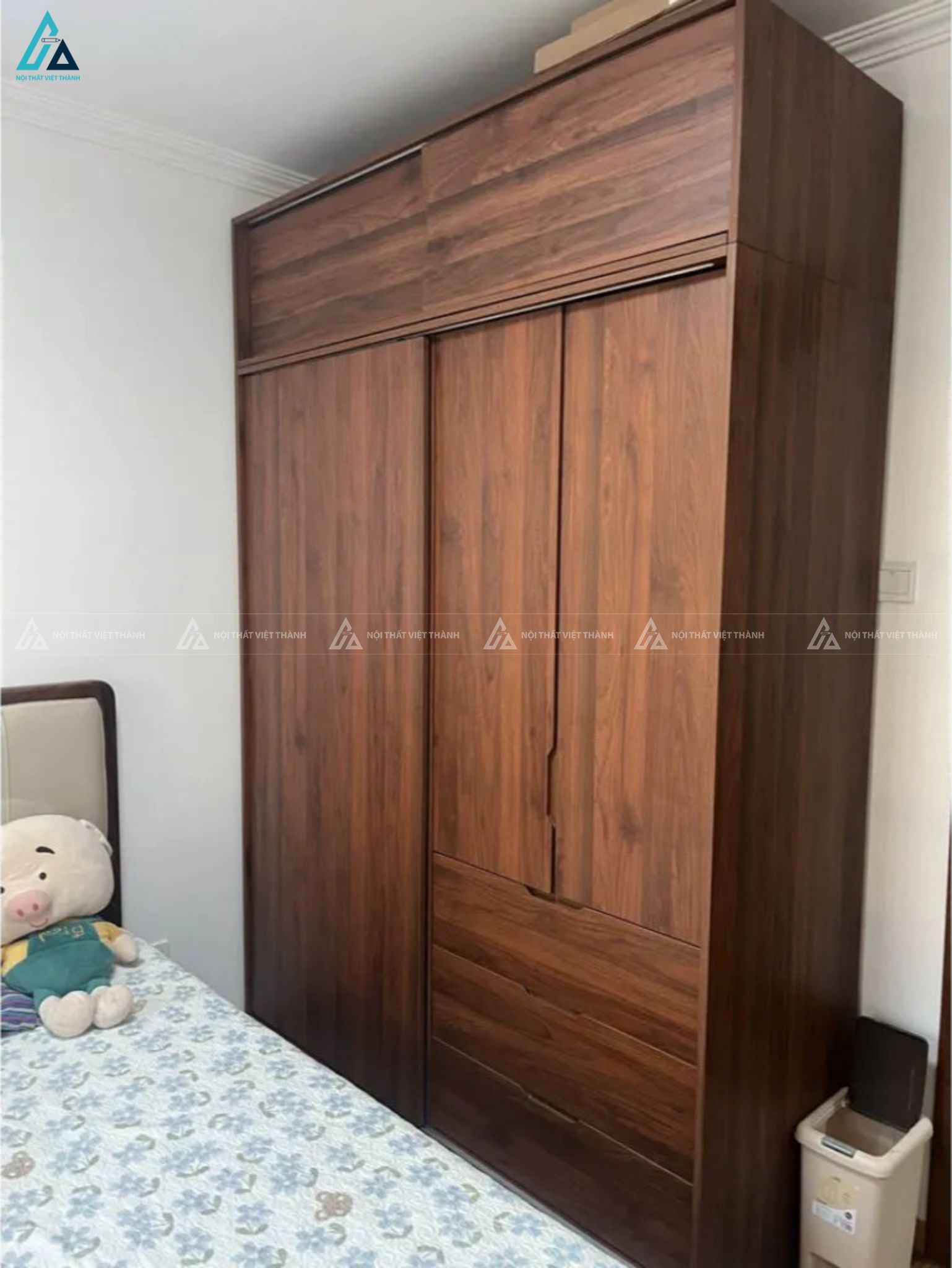 Tủ quần áo cửa lùa gỗ óc chó cao kịch trần sang trọng đẳng cấp 3