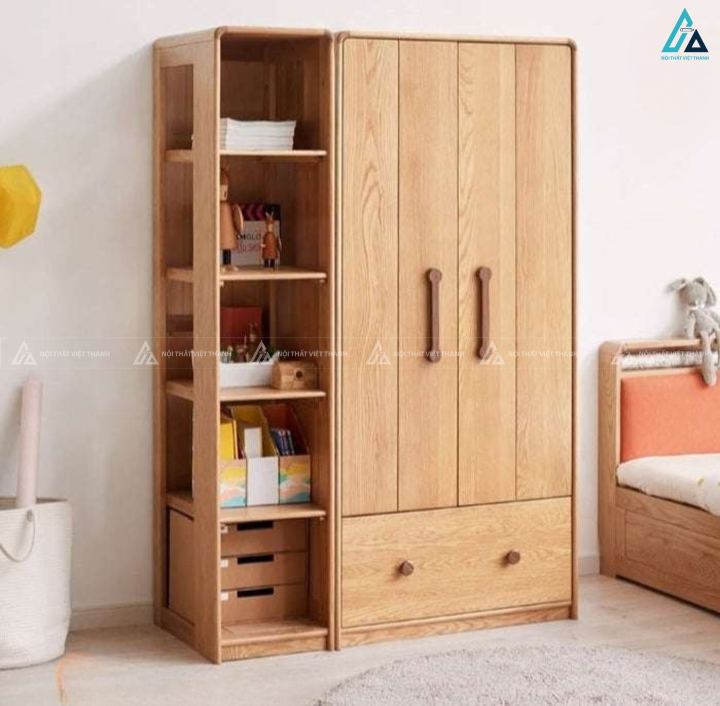 Tủ quần áo gỗ tự nhiên thiết kế thông minh với kệ sách trang trí