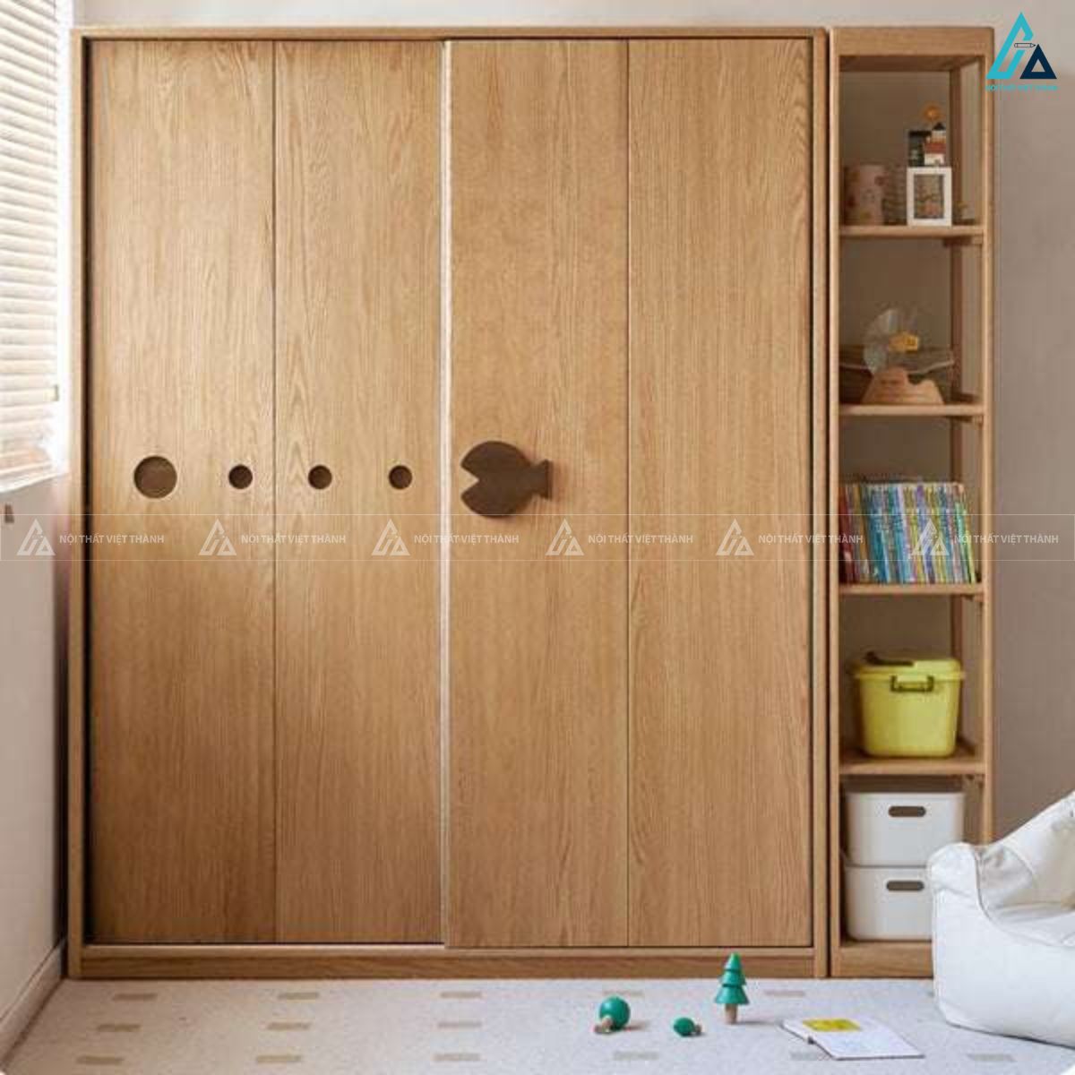 Tủ quần áo gỗ tự nhiên tối giản với kệ decor xinh xắn cho phòng ngủ