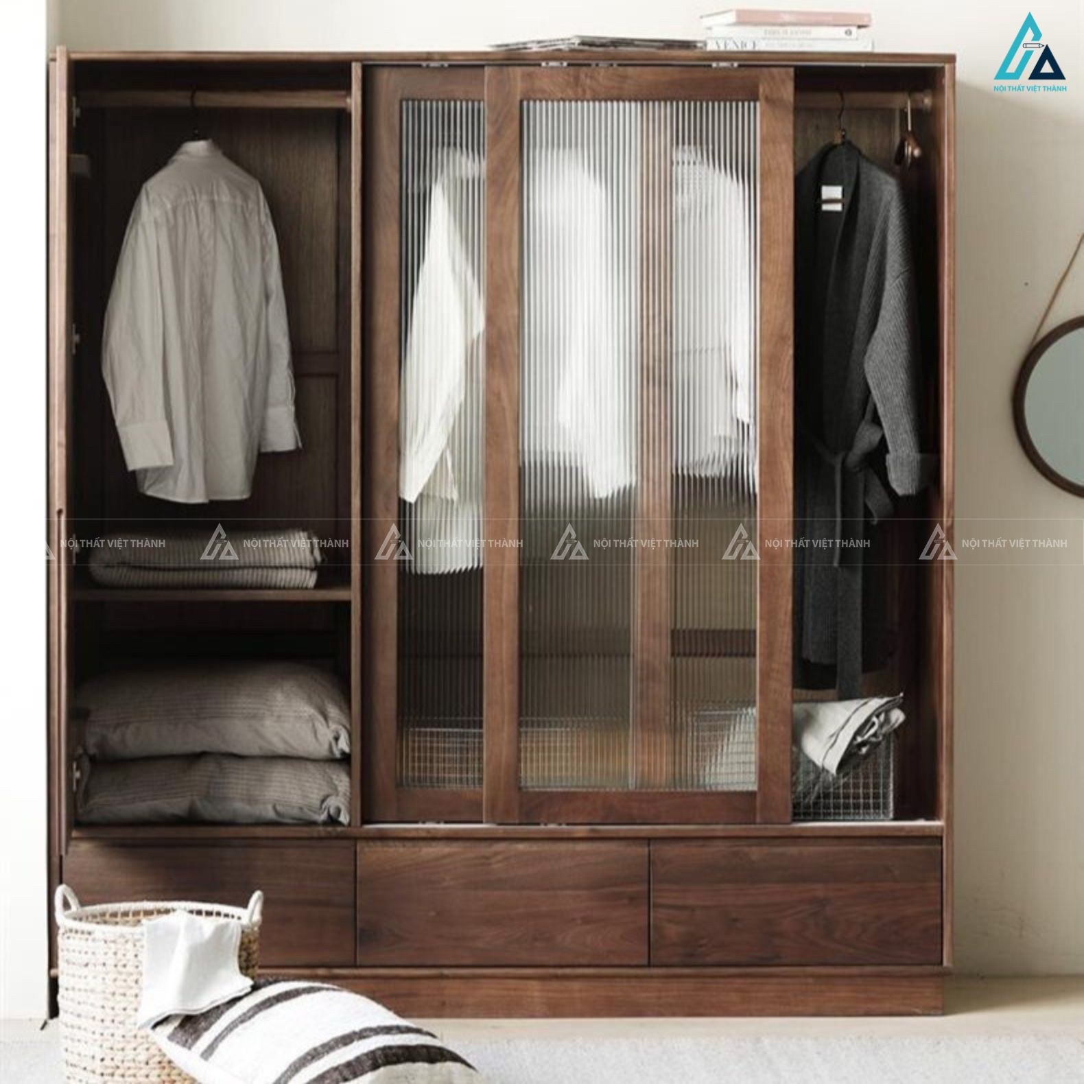 Tủ quần áo gỗ tự nhiên cửa lùa cánh kính tinh tế và thời thượng 2