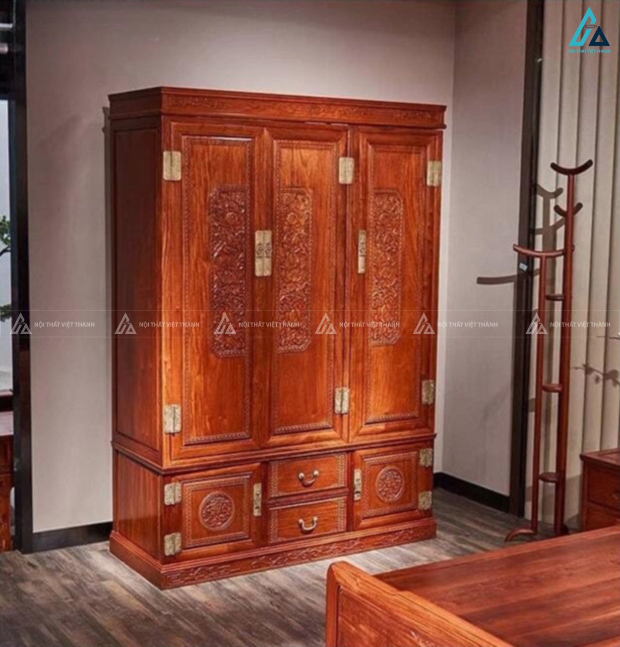 Tủ quần áo gỗ tự nhiên màu trầm sang trọng phong cách Á Đông độc đáo 6