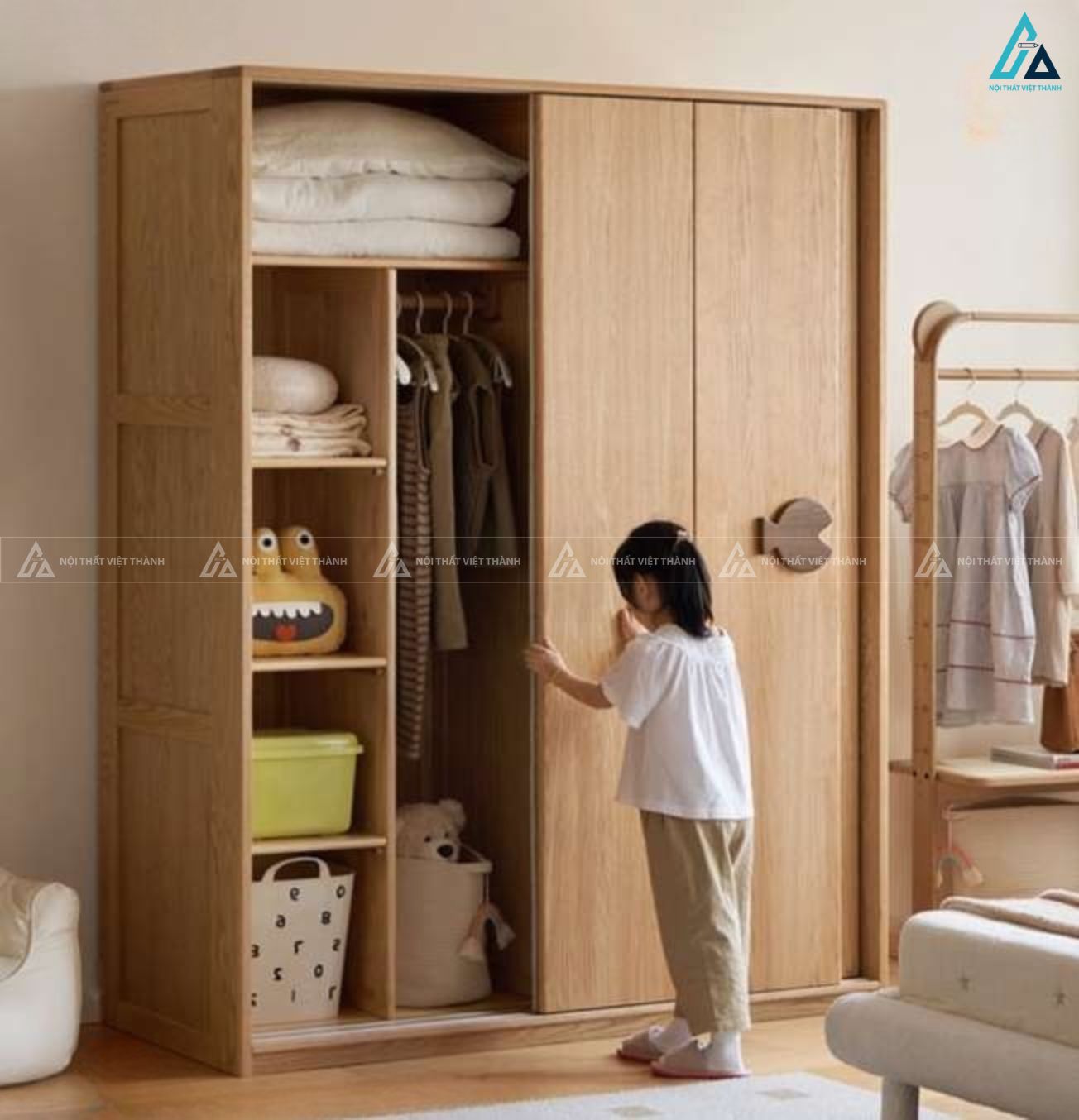 Tủ quần áo gỗ tự nhiên tối giản với kệ decor xinh xắn cho phòng ngủ 2