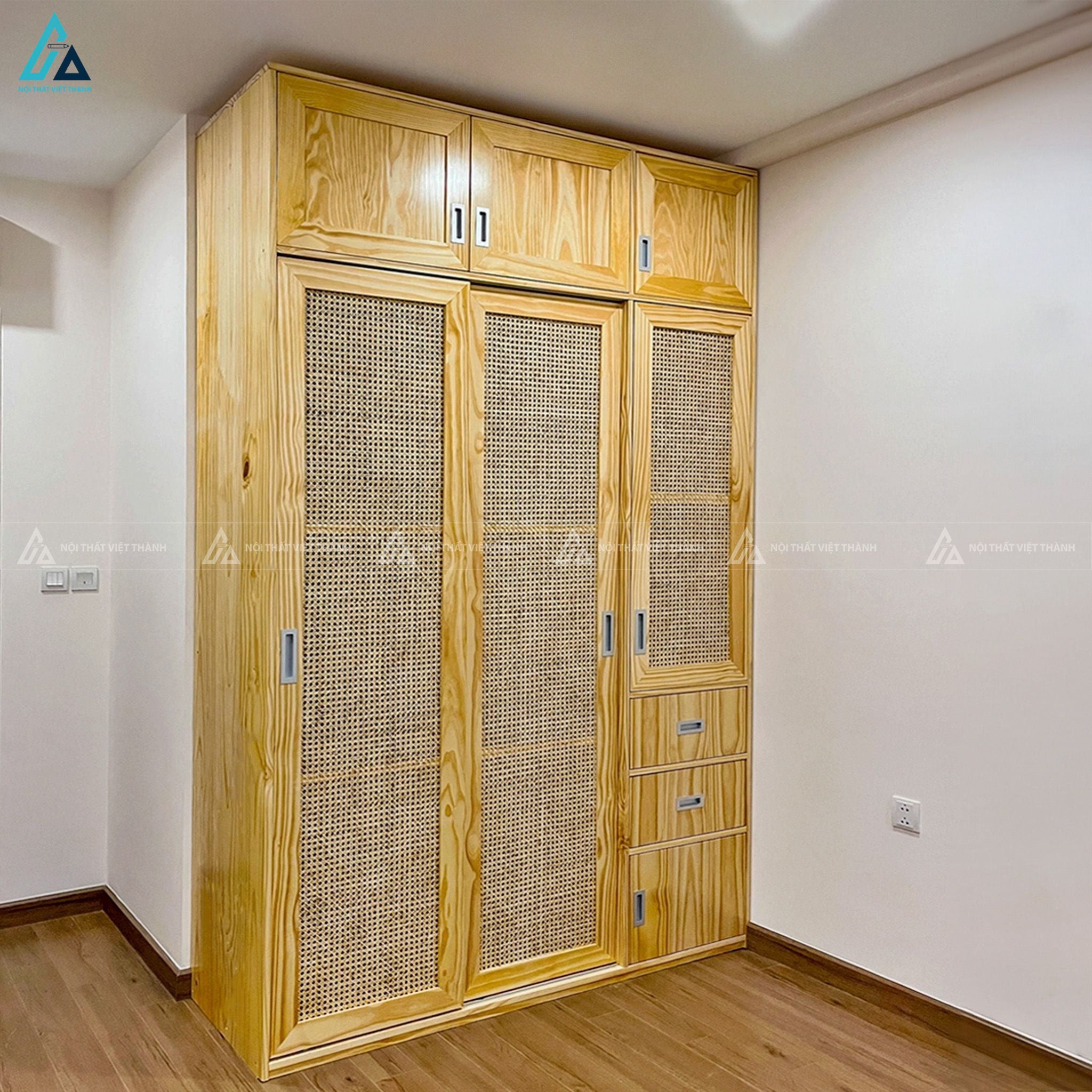 Mẫu tủ áo gỗ tự nhiên cánh mây đan thiết kế hiện đại đầy tinh tế 1