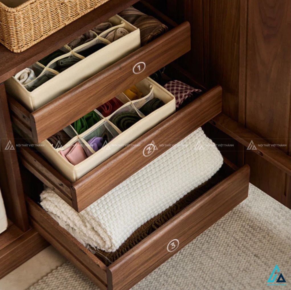 Mẫu tủ áo gỗ tự nhiên 3 cánh phối kính tiện ích và tinh tế 3