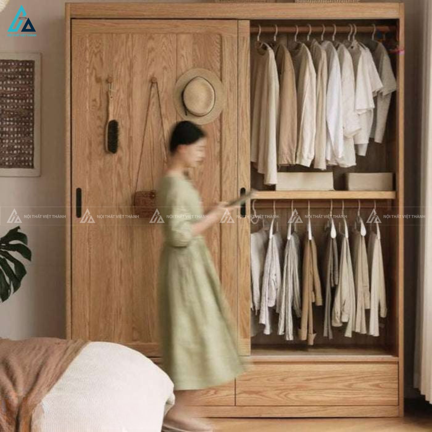 Mẫu tủ áo gỗ tự nhiên 2 cánh lùa có ngăn kéo dưới tiện ích thông minh 1