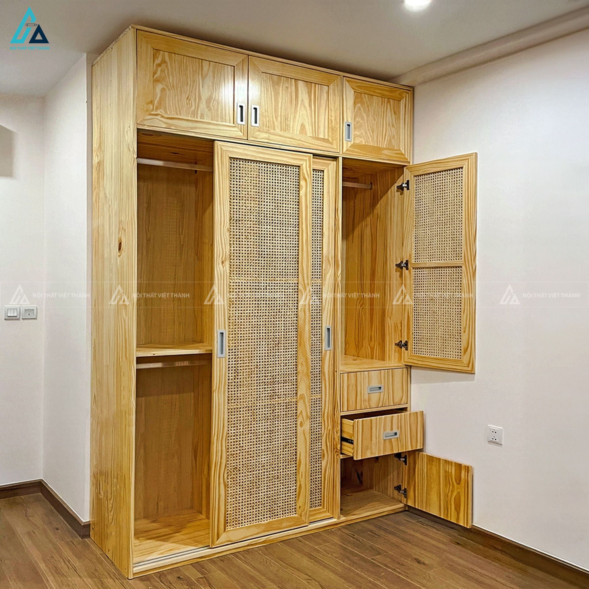 Mẫu tủ áo gỗ tự nhiên cánh mây đan thiết kế hiện đại đầy tinh tế 2