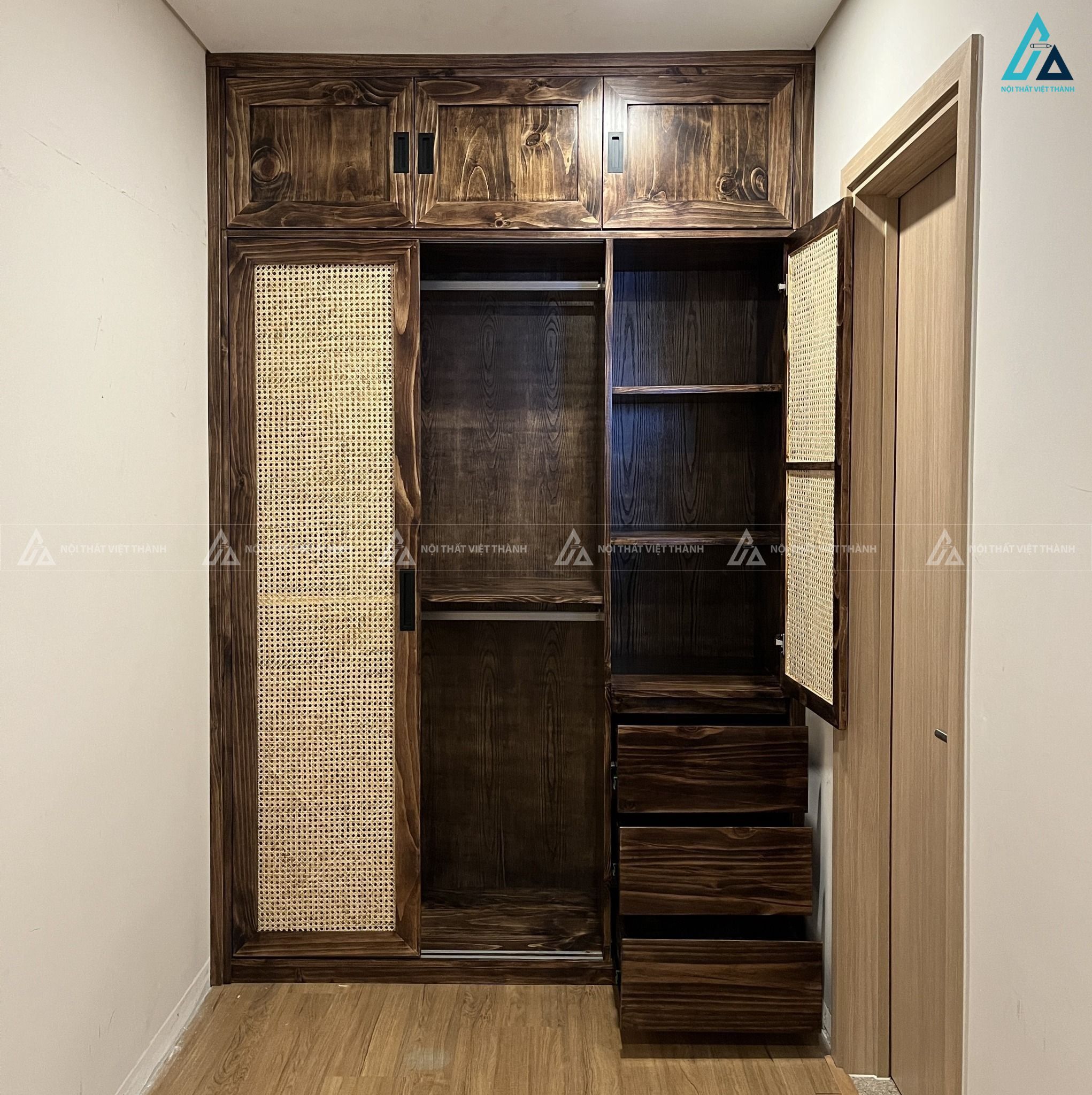 Mẫu tủ áo gỗ tự nhiên cánh mây đan thiết kế hiện đại đầy tinh tế 5
