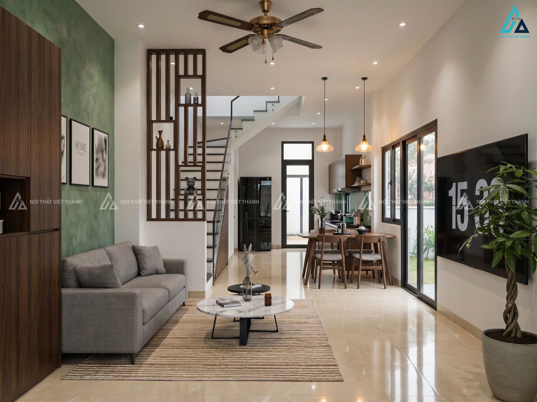 Mẫu vách trang trí gỗ nâu vàng dưới chân cầu thang
